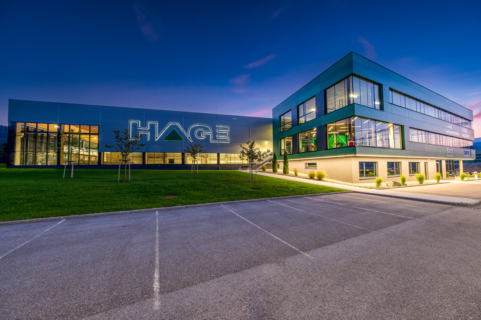 Firmengebäude von HAGE Sondermaschinenbau mit Werk 1 und Werk 2 am Standort Obdach in der Steiermark.